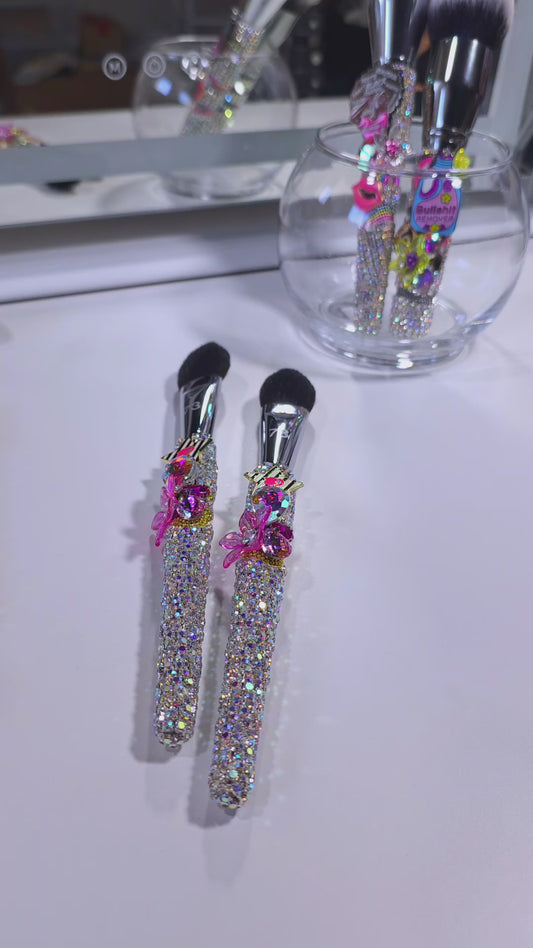 Drippy Barbs Tapered Blush Brush